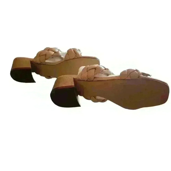 Women's  sandals / NEW IN BOX - Picture 2 of 3